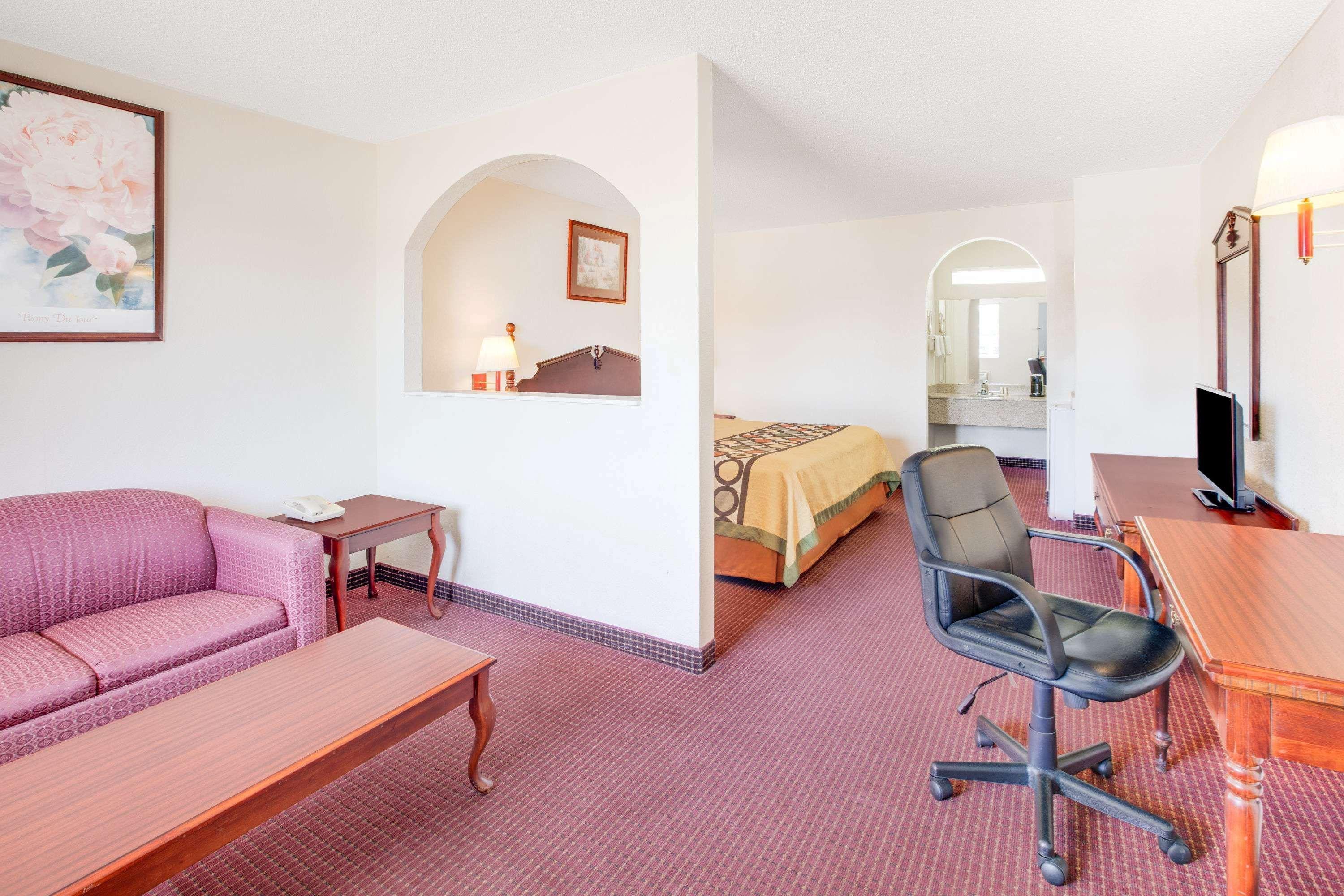 Super 8 By Wyndham Arkadelphia Caddo Valley Area Экстерьер фото