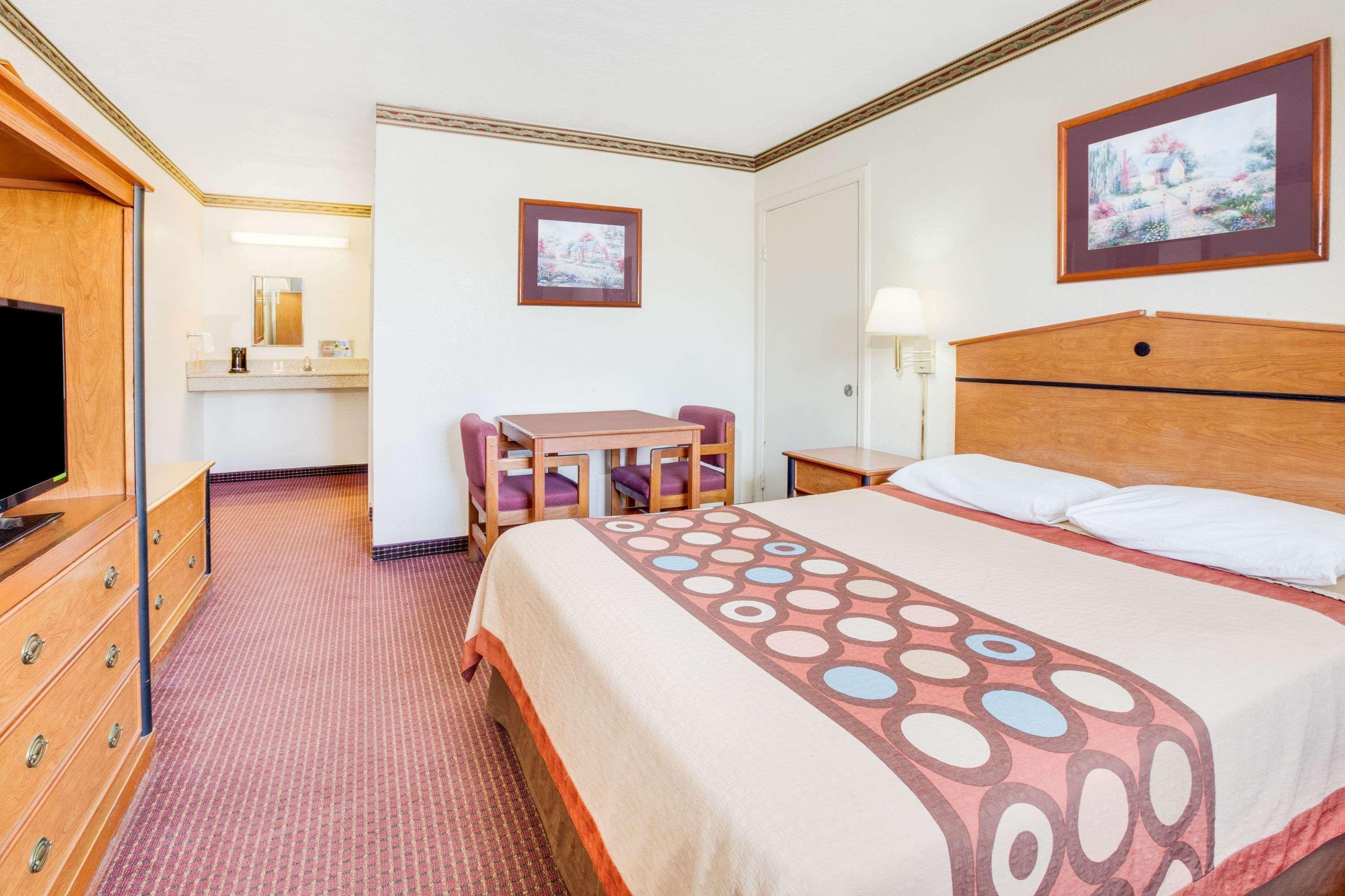Super 8 By Wyndham Arkadelphia Caddo Valley Area Экстерьер фото
