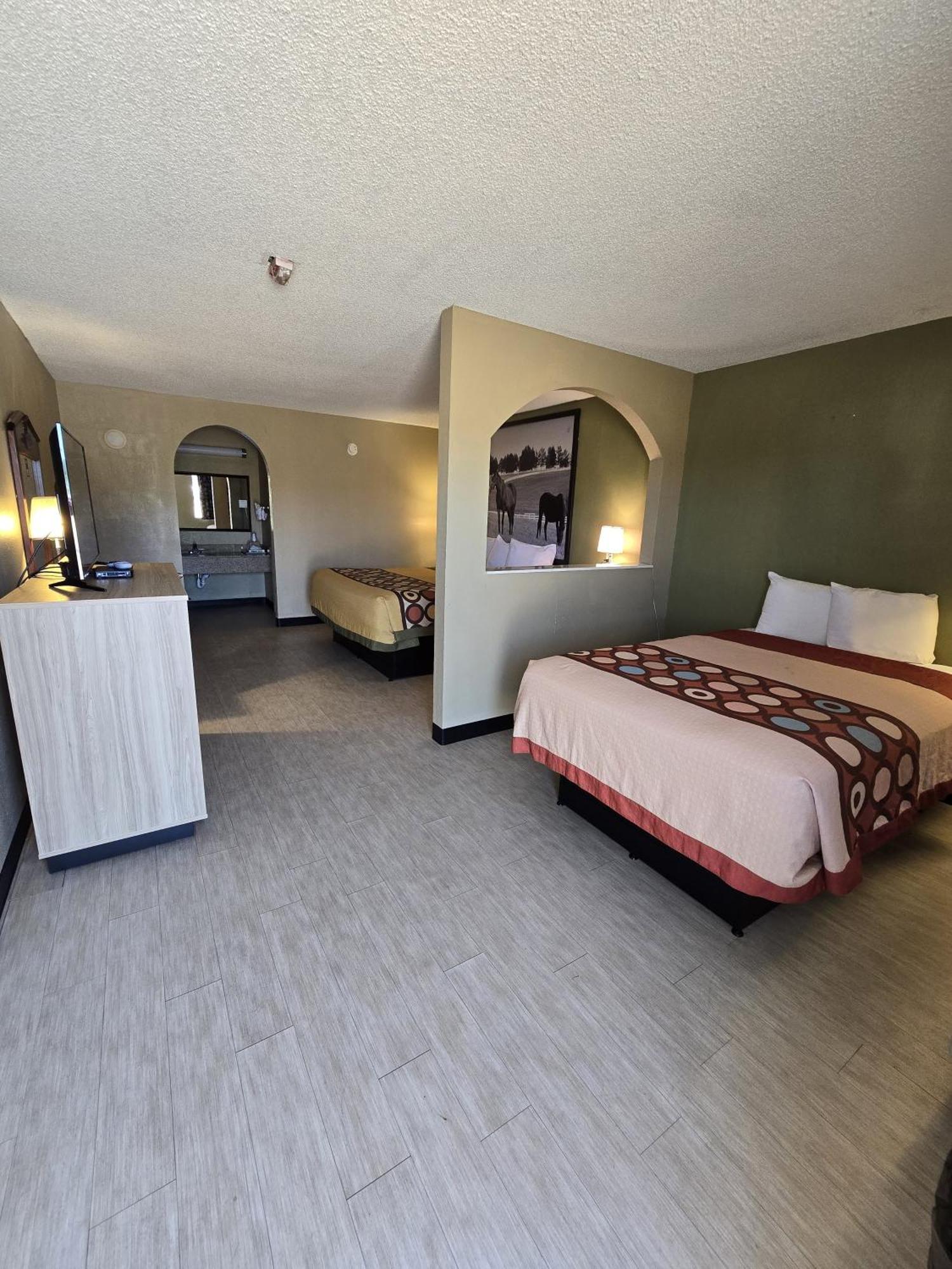 Super 8 By Wyndham Arkadelphia Caddo Valley Area Экстерьер фото